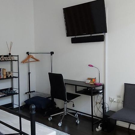City Center Minimalist Apartment 오라데아 외부 사진