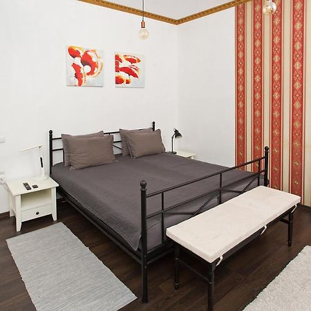 City Center Minimalist Apartment 오라데아 외부 사진