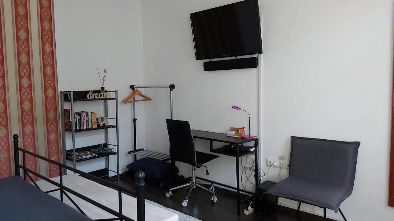 City Center Minimalist Apartment 오라데아 외부 사진