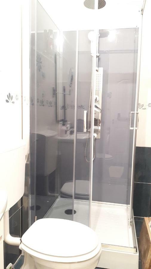 City Center Minimalist Apartment 오라데아 외부 사진